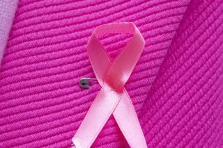 Octobre rose sera consacré dans la région genevoise et nyonnaise au cancer du sein chez les jeunes femmes (photo d'illustration). KEYSTONE/GEORGIOS KEFALAS